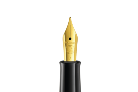 Gold Pelikan M200 Fountain Pen - fine nib close up
