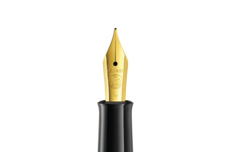 Gold Pelikan M200 Fountain Pen - medium nib close up