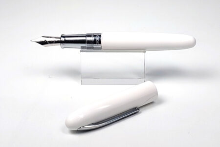 TIbaldi Georgio Armani Montenapoleone Fountain Pen - Glossy White - Medium (Pre Loved) stand uncapped