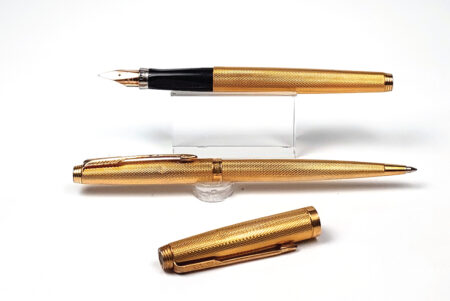 Parker 75 Tiffany Grid Fountain Pen and Ballpoint Set - Gold uncapped