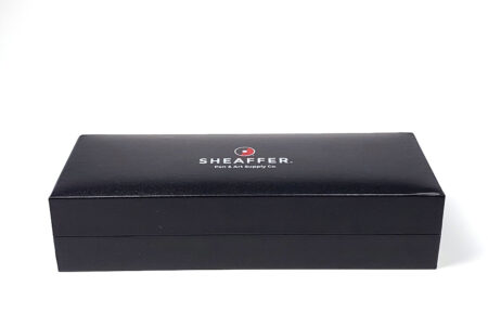 Sheaffer 300 Fountain Pen - Glossy Black - Medium (Pre Loved) box closed